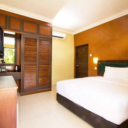 New Kesuma Villa Exclusive Stay Parit Raja Eksteriør billede