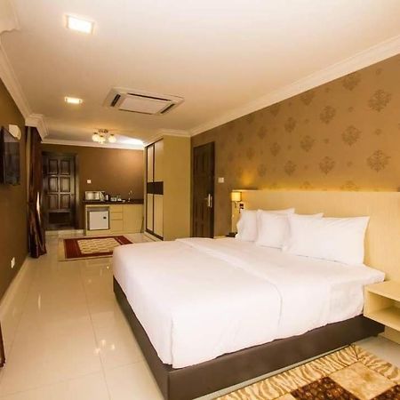 New Kesuma Villa Exclusive Stay Parit Raja Eksteriør billede