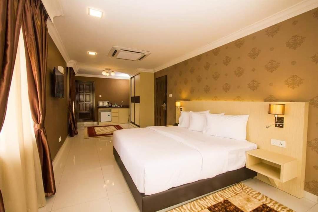 New Kesuma Villa Exclusive Stay Parit Raja Eksteriør billede